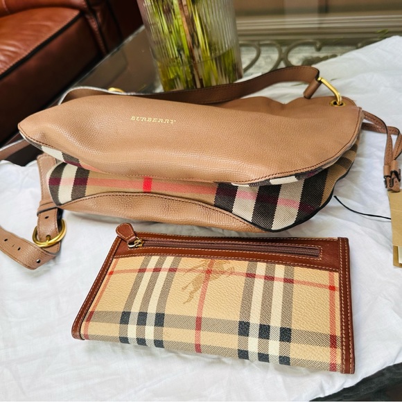 Burberry cross body bag and wallet set - Picture 4 of 7